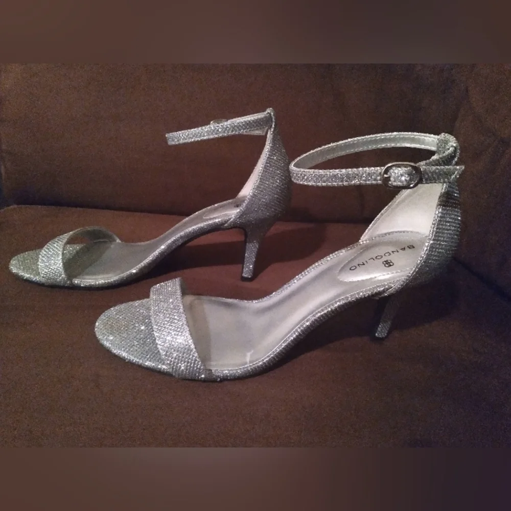 Silver Glittery Bandolino Madia 2 Heel Sandal Size 7 Prom‎ Wedding Formal